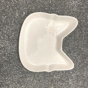 Cat shaped jewelry holder. White ceramic with lines in it (not cracks).